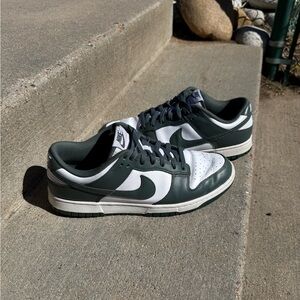 Men’s Nike Dunks (size 11)